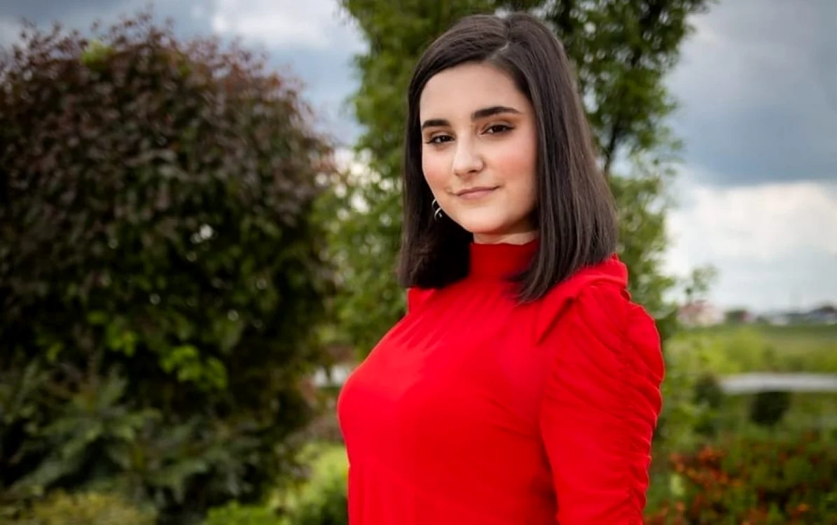 Alexia Tuvene a obţinut 10 la Bacalaureat după ce a depus două contestaţii         Foto. Facebook