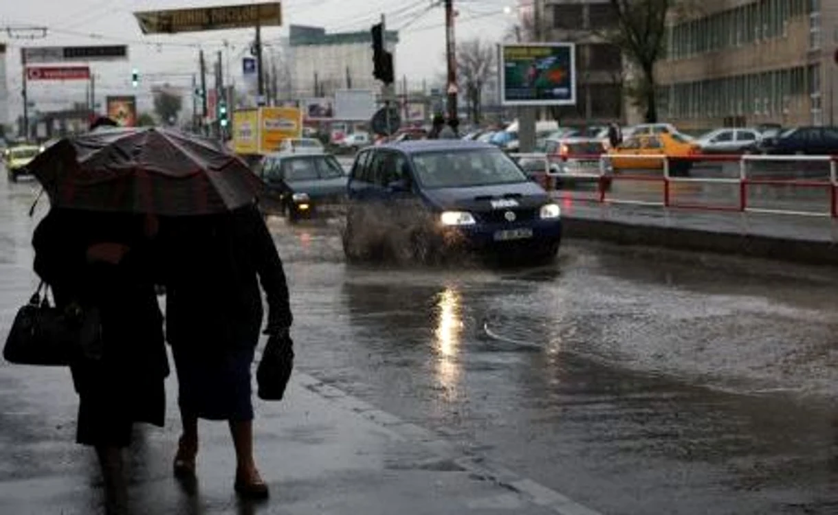 
    Oamenii s-au îndreptat către cel mai apropiat adăpost  