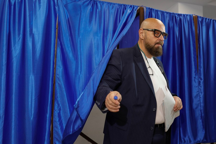 Piedone a rămas fără loc în Parlament, după ce partidul lui Călin Georgescu i-a „suflat” mandatul  
