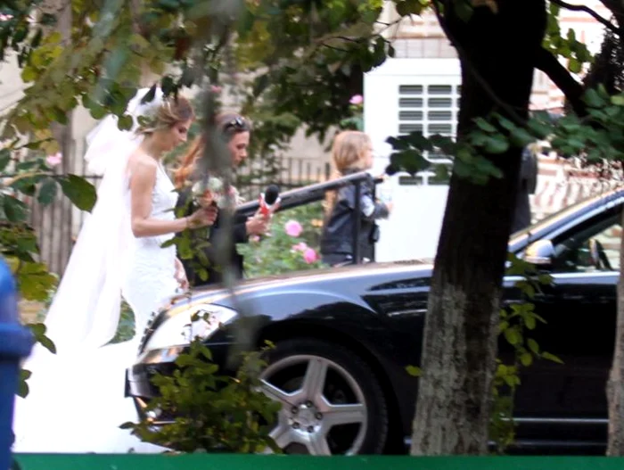 Rochia a avut 3000 de cristale aplicate