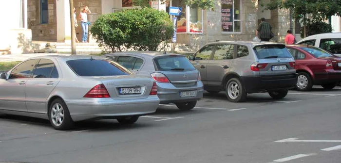 În parcarea din centru locurile sunt insuficiente