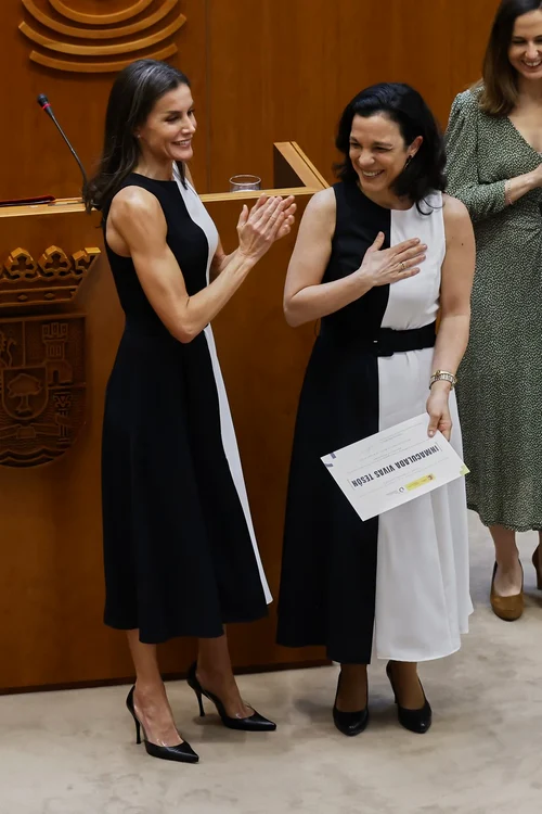 Regina Letizia a Spaniei rochie bicoloră OK Magazine (6) jpg
