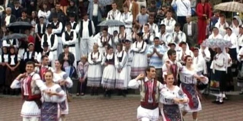 Spectacol folclori pentru invitați