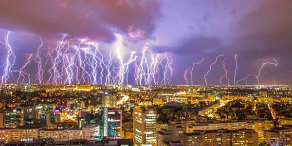 Bucureşti cer fulgere Sursa foto Facebook Dan MIhai Bălănescu