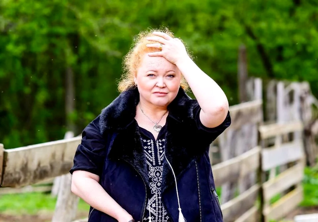 Fiica Narcisei Suciu are 21 de ani Tânăra e leită mamei sale jpeg