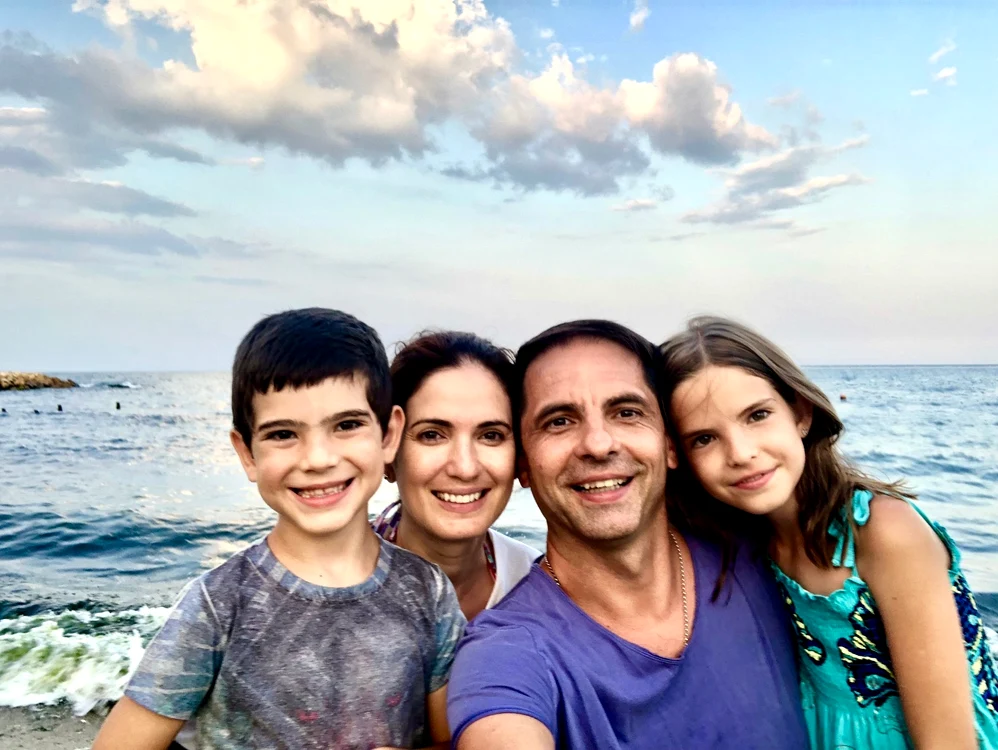 Dan Negru își răsfață  familia în vacanțe exotice