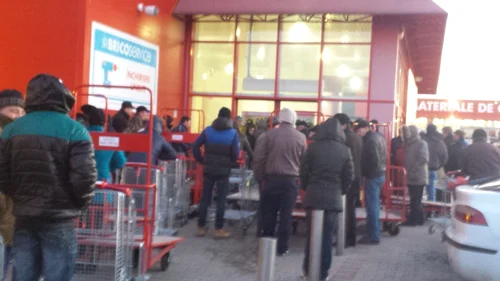 îmbulzeală la un magazin FOTO Corina Macavei