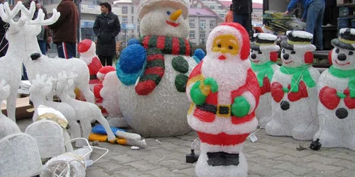 Figurinele sunt donate municipiului Giurgiu de o firmă românească