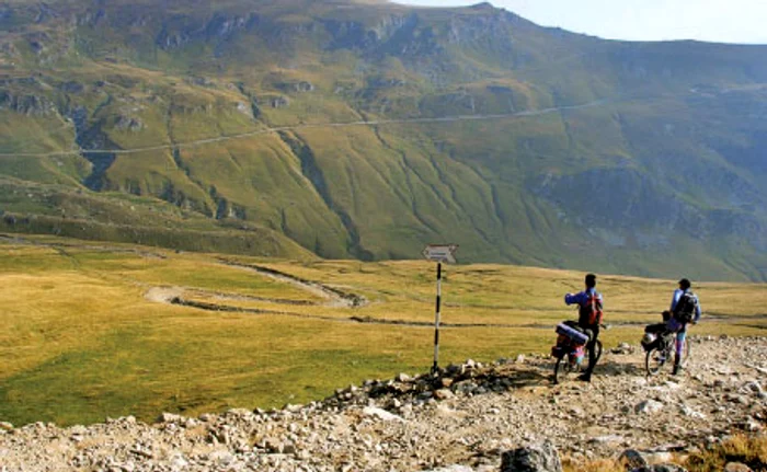 În lunile fără zăpadă, traseele pot fi parcurse uşor cu bicicleta Foto: Salvamont Gorj