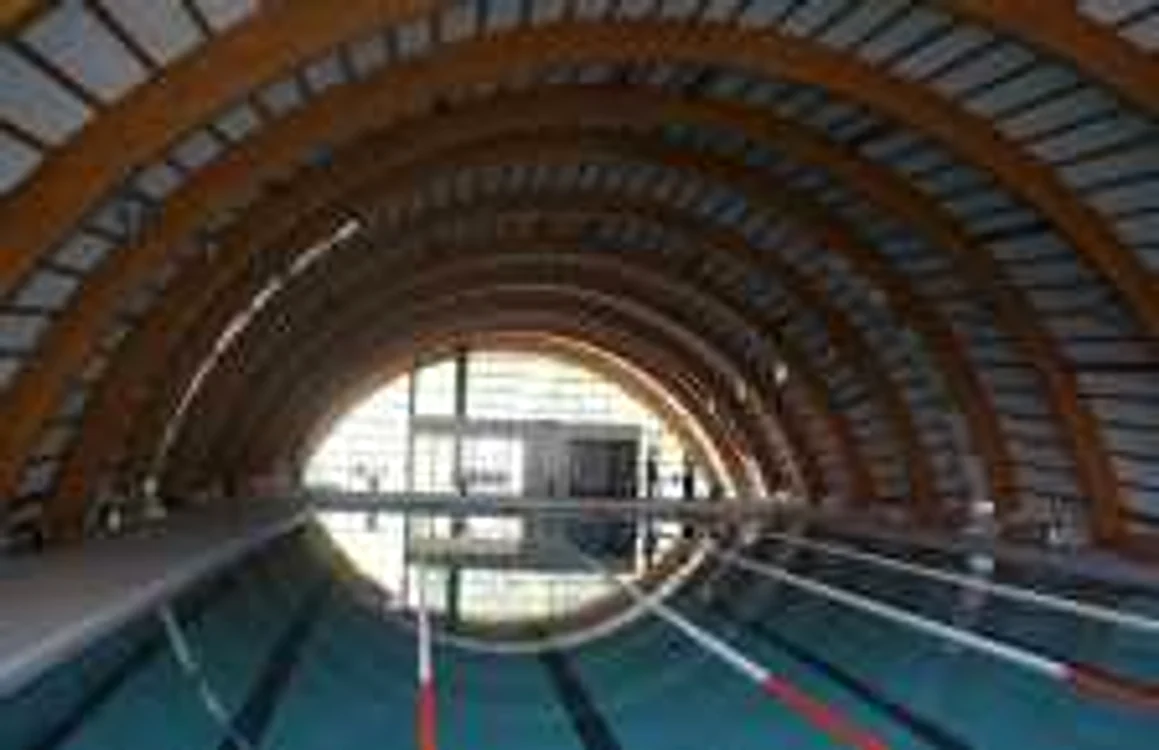 Bazinul de înot didactic se inaugurează luni