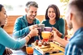 masa brunch prieteni adobestock jpg