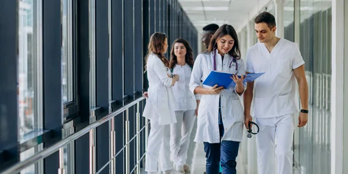 Angajari in spitale personal medical  Sursa freepik com jpg