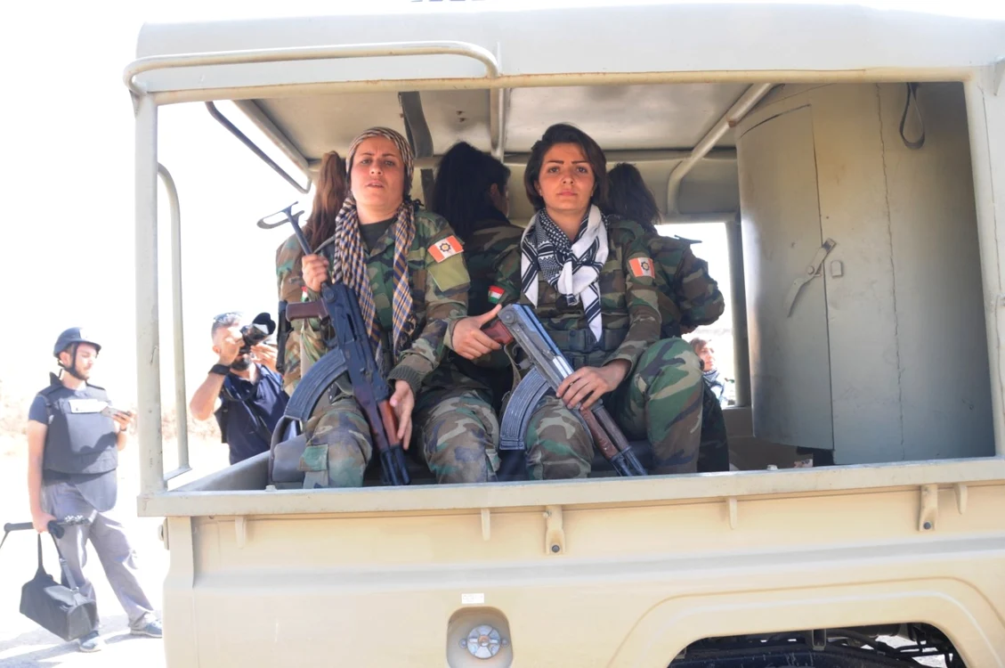 Femei Peshmerga contra Statului Islamic FOTO Hikmet Durgun/Sputnik