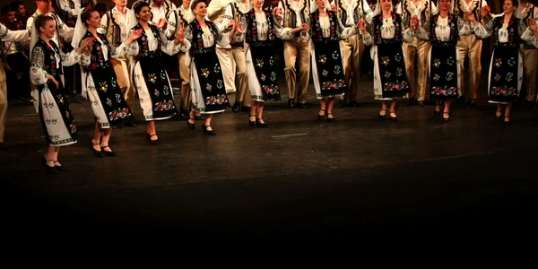 Obiceiurile de iarnă vor fi prezentate pe tonuri muzicale Foto: arhivă