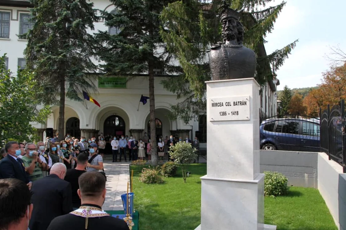 Colegiul Naţional Mircea cel Bătrân din Râmnicu Vâlcea Foto Adevărul - credit Primăria Râmnicu Vâlcea