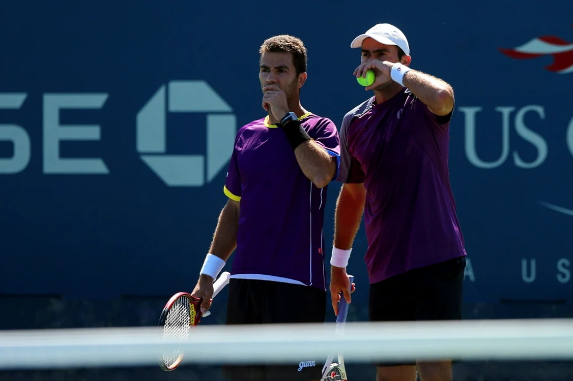 
    Horia şi Jean Julien Rojer, partenerul său olandez, au fost mitraliaţi de dublul canadiano britanic, Marray J./Shamasdin A, ajuns pe tabloul principal cu invitaţieFoto Click!  