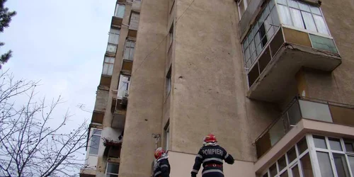 Pompierii au intervenit la bloc