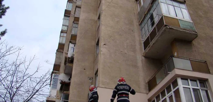 Pompierii au intervenit la bloc