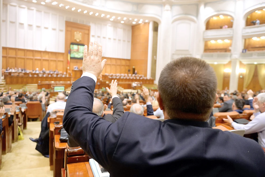 Click! îţi spune care sunt noutăţile lunii septembrie. Prima ar fi că mai-marii ţării vor încasa mai mulţi bani