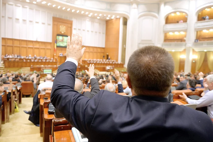 Click! îţi spune care sunt noutăţile lunii septembrie. Prima ar fi că mai-marii ţării vor încasa mai mulţi bani
