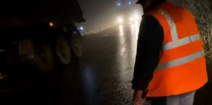 Unul dintre drumarii implicați în scandalul de pe DJ 244D FOTO captură video