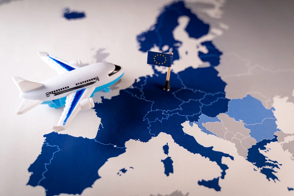 Comisarul a reamintit de ideea unei aderări inițiale doar cu spațiul aerian FOTO Shutterstock 