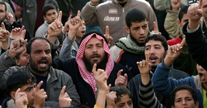 Înainte de intrarea în Noul An, sute de oameni au venit la graniţa dintre Israel şi Fâşia Gaza