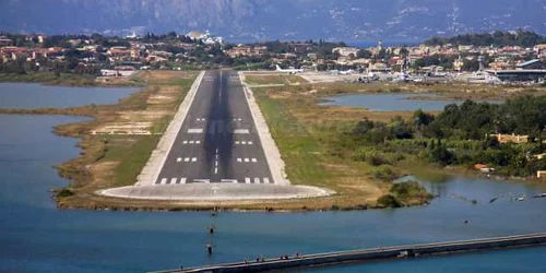 aeroportul corfu FOTO airplane-pictures.net