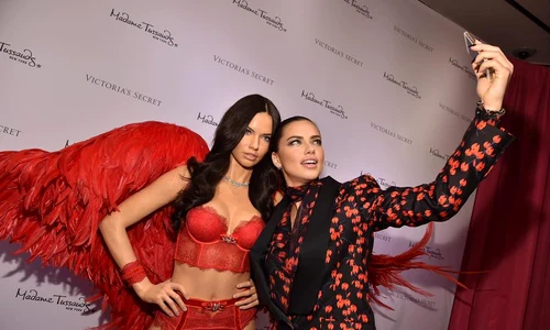 Adriana Lima statuie de ceara jpeg