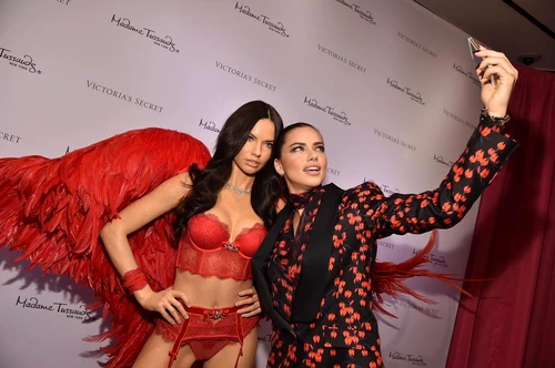 Adriana Lima statuie de ceara jpeg