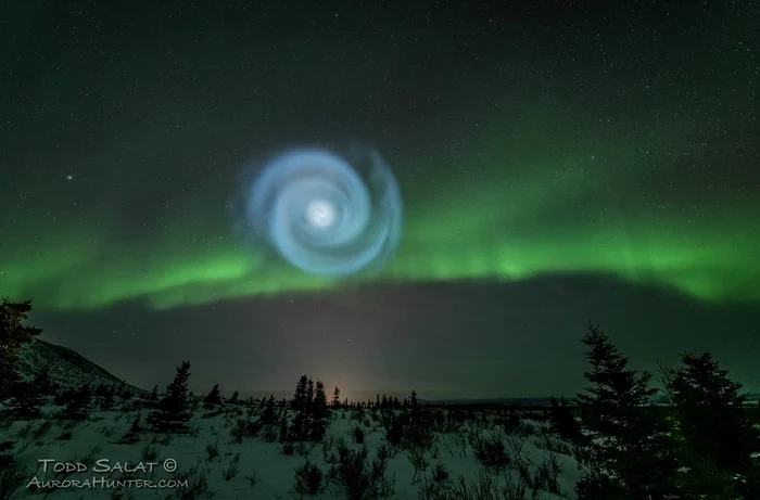 Spirală strălucitoare misterioasă FOTO Todd Salat