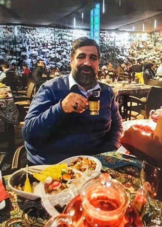 Gholam Reza Mansouri într-un restaurant din București
