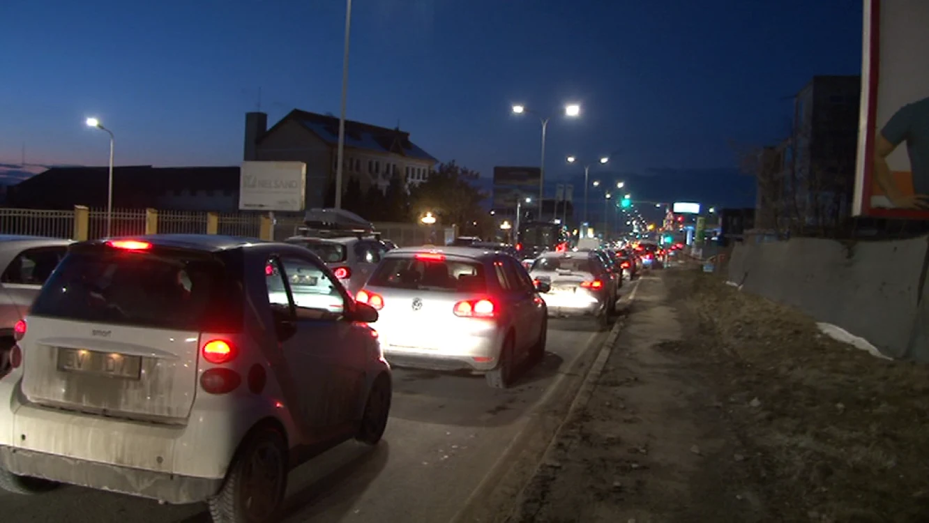 Braşovul nu a scăpat de cozile la benzinării FOTO Ioan Buciumar