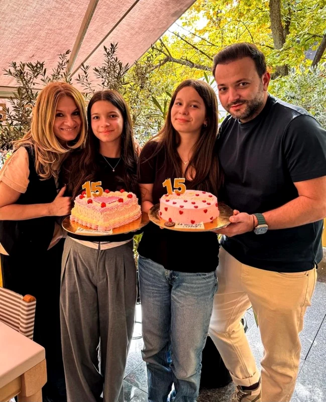 Gemenele lui Mihai Morar, Mara și Cezara, au împlinit 15 ani / Sursa: Instagram