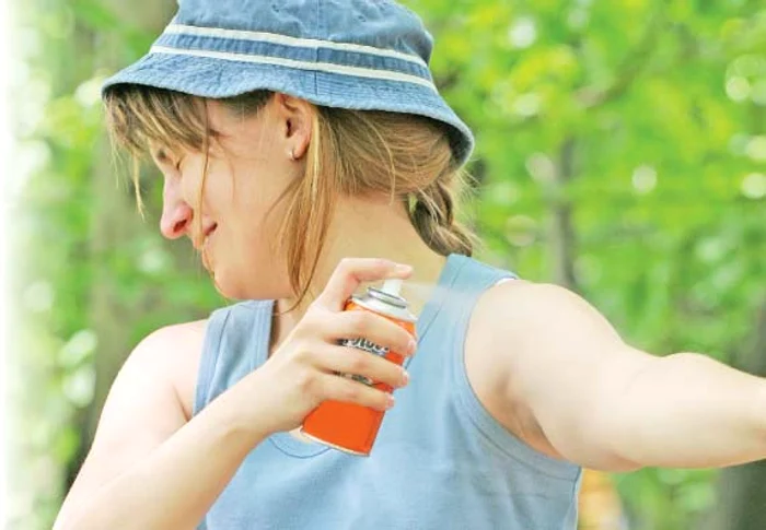 
    Infestarea cu căpuşe este răspândită şi în zonele urbane, unde animalele de companie, în special câinii, aduc acasă aceste insecte.  