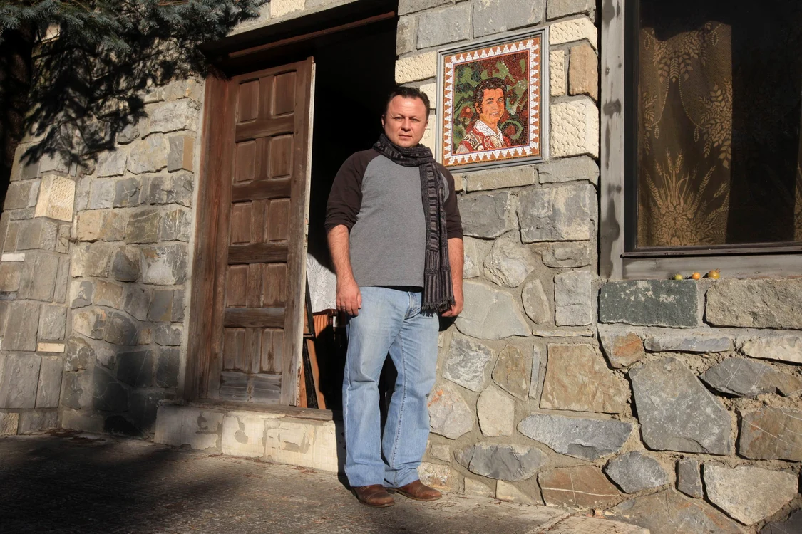 
    Casa din strada Caimatei, unde locuiește Ionuț Dolănescu  