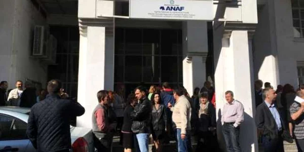 Protest spontan la Finanţele Publice Dolj  
