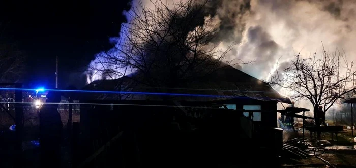 Incendiul a fost provocat de un coş de fum deteriorat FOTO ISU Ialomiţa