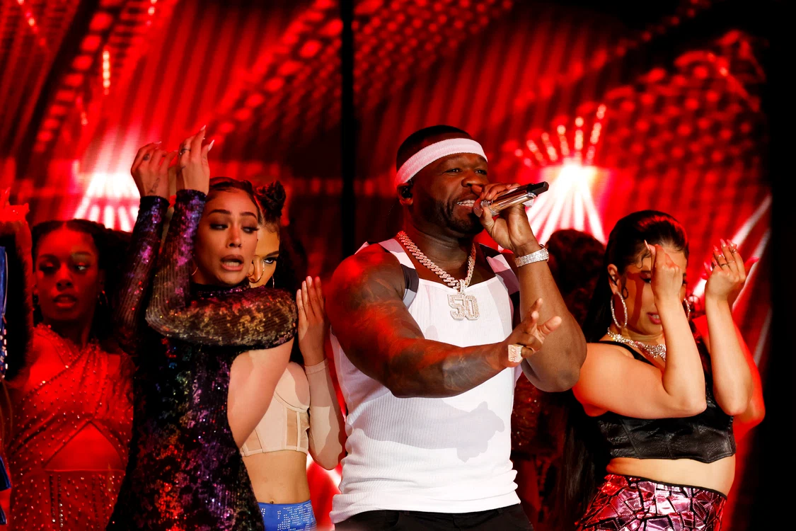 50 Cent, 46 de ani,  a făcut senzaţie pe scenă. Foto: EPA - EFE