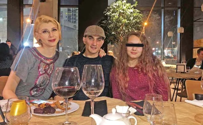 
    Larisa e mândră  de copiii pe care  îi are cu Marian  Drăgulescu  