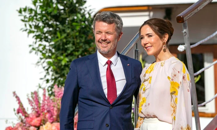 Regele Harald si Regina Sonja i au primit pe Printul Frederik si pe Printesa Mary la bordul Norge, vasul regal norvegian    (2) jpg