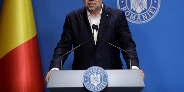 Marcel Ciolacu, prim-ministrul României, susține declarații de presă referitoare la măsurile luate de guvern în cazul azilelor de bătrâni din Ilfov, la Palatul Victoria din București. FOTO Inquam Photos / George Călin