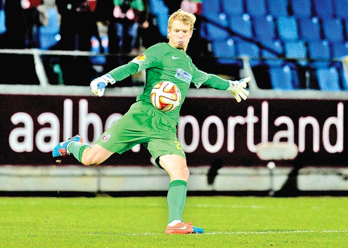 
    Ardelenii sunt pe primul loc datorită unei apărări de fier care a încasat doar 10 goluri în 16 etape. Iar pentru asta sunt „vinovaţi” Arlauskis, Manea, Vinicius, Mureşan şi CamoraFOTO: Sportpictures.eu  