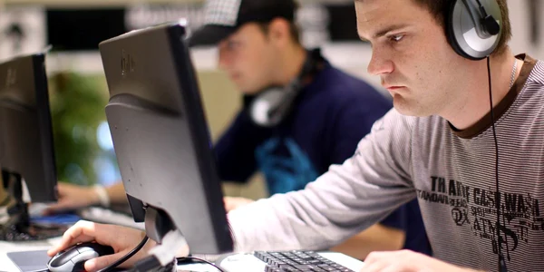 Jocurile pe calculator pot crea dependență FOTO: ADEVĂRUL