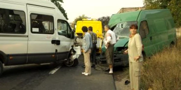Hunedoara: Opt răniţi în urma unui accident provocat de un pieton băut din apropiere de Deva