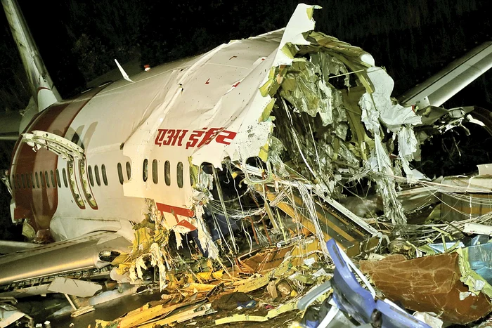 Scaunele au fost aruncate afară