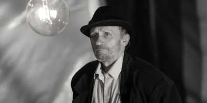Ultimul rol al actorului Virgil Flonda (1948-2006) a fost Vladimir în "Aşteptându-l pe Godot" (2005), în regia lui Silviu Purcărete FOTO: Scott Eastman