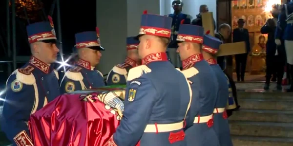 Sicriul cu rămăşiţele pământeşti ale lui Alexandru Ghyka foto captura video digi24 png