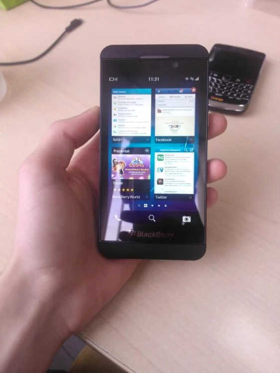 BlackBerry Z10 este un telefon plăcut, dar incomplet FOTO Adevărul