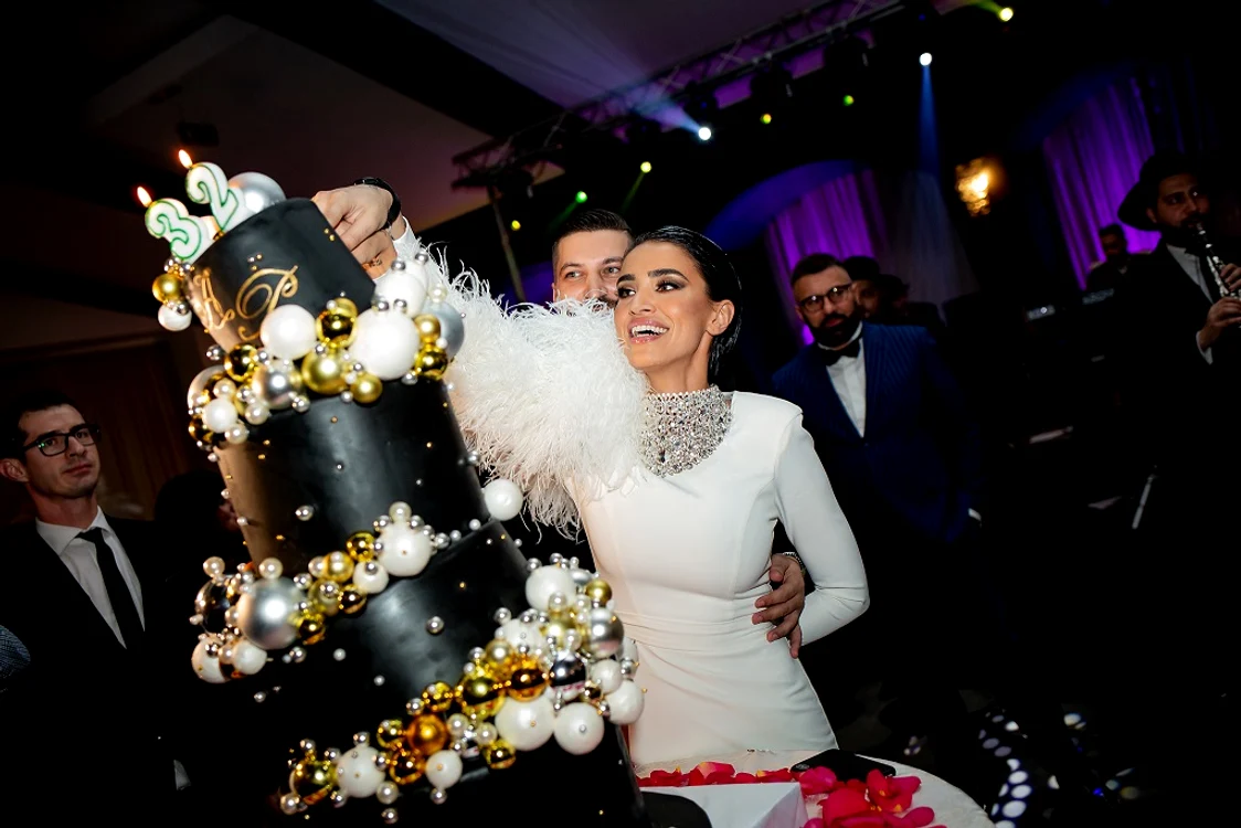 Adelina Pestrițu, tort spectaculos la ziua ei de naștere
